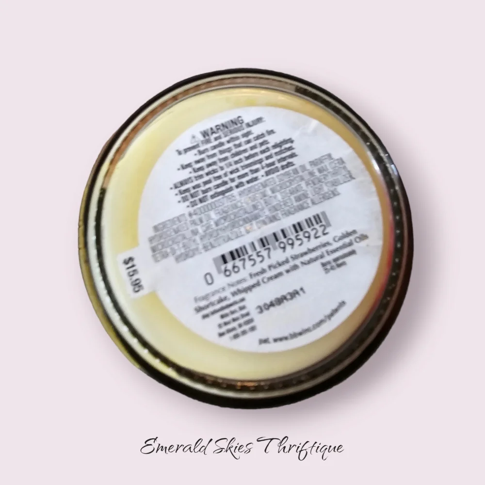 Bath & Body Works Strawberry Pound‎ Cake candle 🆕 - Picture 3 of 5